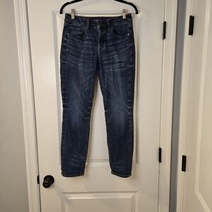American Eagle Stretch Mid Rise Jeans Straight Leg Size 2 Short Four Button Fly
